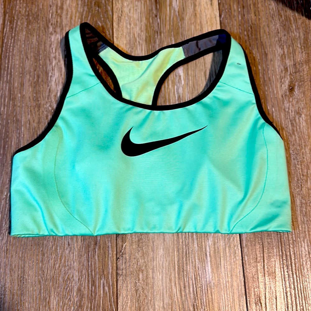 Nike sports bra size M